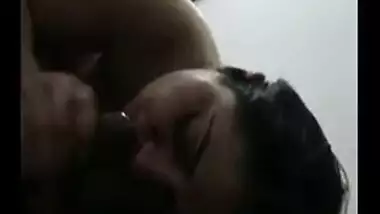 Best Indian porn mms of mature bhabhi hot blowjob session with lover