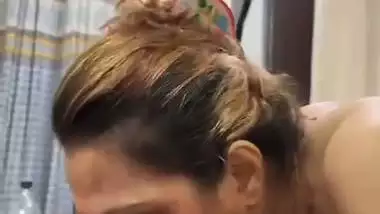 Smoking with blowjob by brown haired desi girl viral MMS