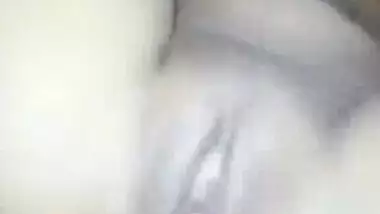 Desi clean pussy fucking MMS video clip of Desi girl with lover
