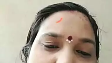 Money is XXX reason Desi wife agrees to talk to Desi online lover