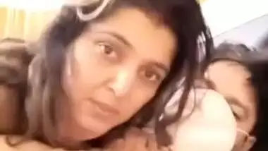 Mature Desi XXX couple have a nice sex on camera MMS video