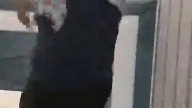 Desi milf taking out dick and sucking after dancing for lover