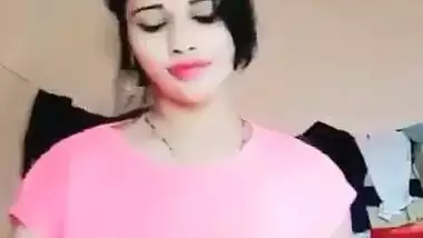 DEsi Bbeauty Bhabhi wit Braless Shaking Boobs wat a Sizeee