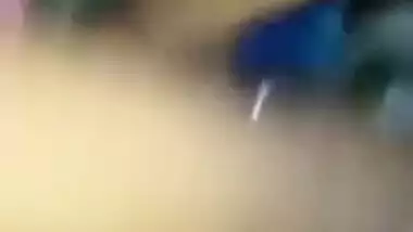 Desi Bhabhi is okay with XXX sex on camera making MMS video close-up