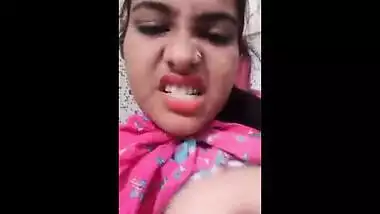 Big boobs college girl seduces her boyfriend with a sexy video