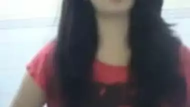 Shilpa Topless, Shows Cute Boobs to Bf “Mujhe to yaad hi ni, ki maine Bra ni pehni”