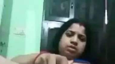 Viral porn of a South Indian lady masturbating with a radish