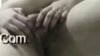 Desi girl showing her boobs and pussy