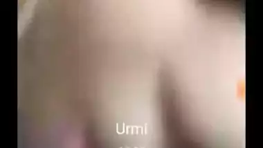 Desi MILF bends exposing XXX butt to online lover jerking off to her