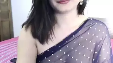Dazzling Desi camgirl shows XXX boobs and masturbates for fan's pleasure