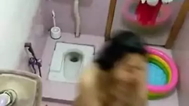 Bhai Ne Bahane Ko Nahate Huae Video Recording Kiya Please Wa