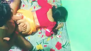 Bhabhi ko ulta kar ke gand ki malish ki or payas bujhai