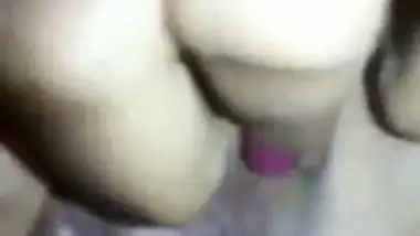 Desi XXX whore fingering her hairy pussy and making sexy video