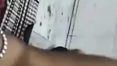 Sexy Desi XXX girl gives wet blowjob to her lover MMS video