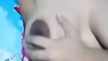 Juicy breasts are so big that Desi XXX model can easily lick nipples