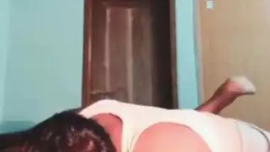 Indian man licks and fucks his desi XXX girlfriend’s pussy MMS