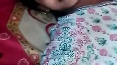 Indian girl with big eyes exposes her hairy XXX pussy in sex video