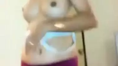 Indian girl's XXX parts are exposed till she hides sex body under outfit