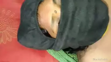 I love to fuck my cunt with carrot when I'm home alone, Desi mms porn