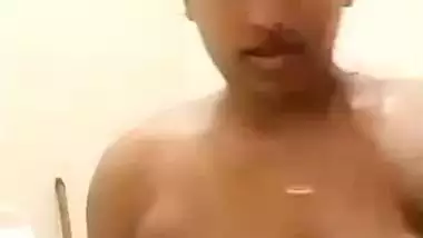 Tanker MILF bathing naked recorded while on video call