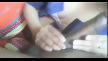 Unseen Indian sex of mature bhabhi hardcore saree sex with plumber